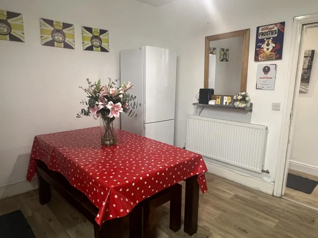6 bedroom terraced house for rent