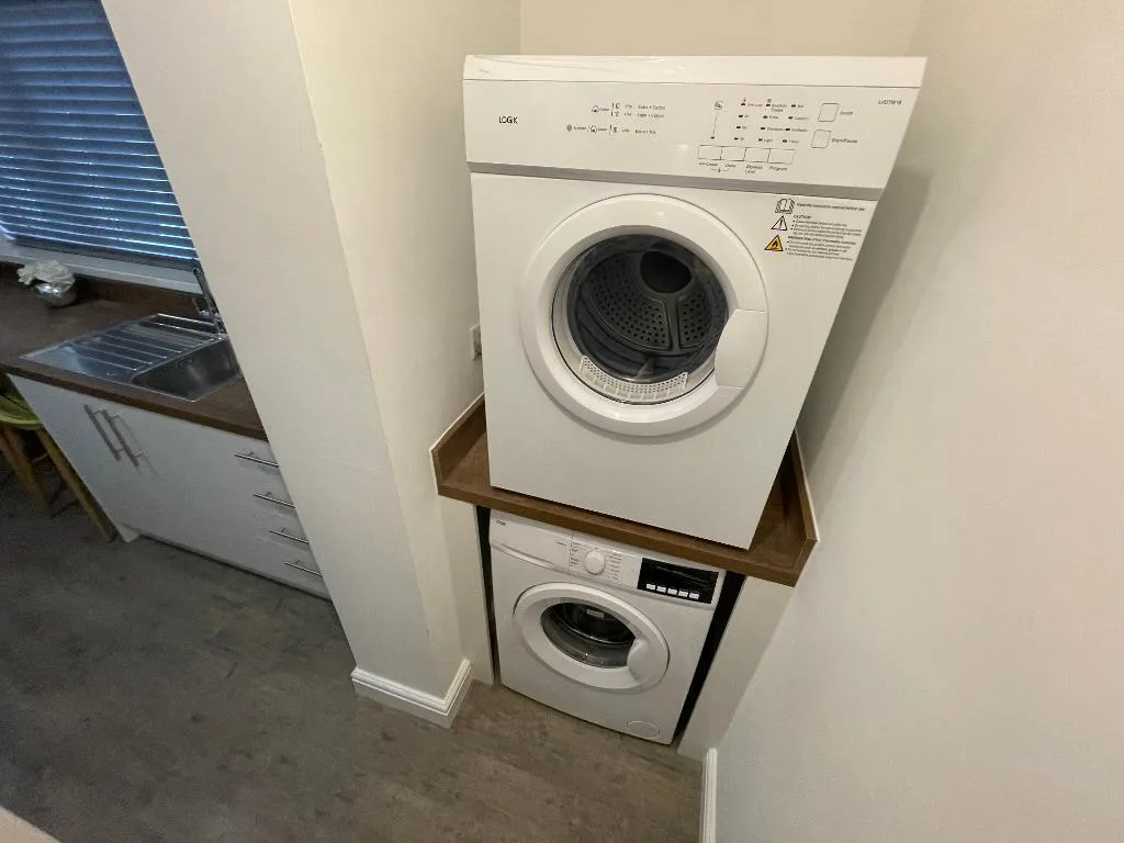 5 bedroom end of terrace house for rent