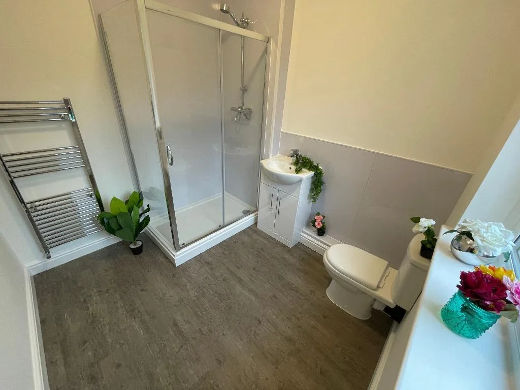 5 bedroom end of terrace house for rent