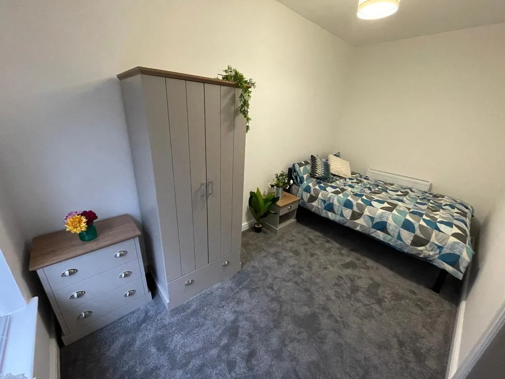 5 bedroom end of terrace house for rent