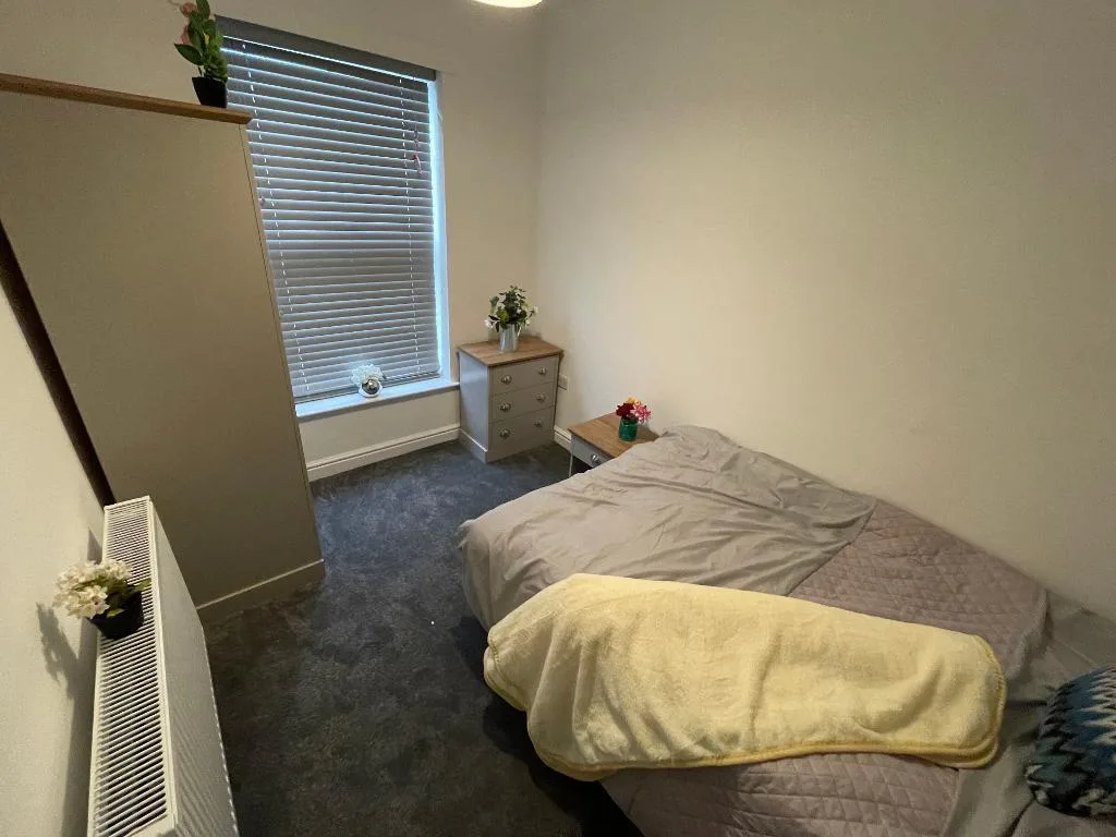 5 bedroom end of terrace house for rent