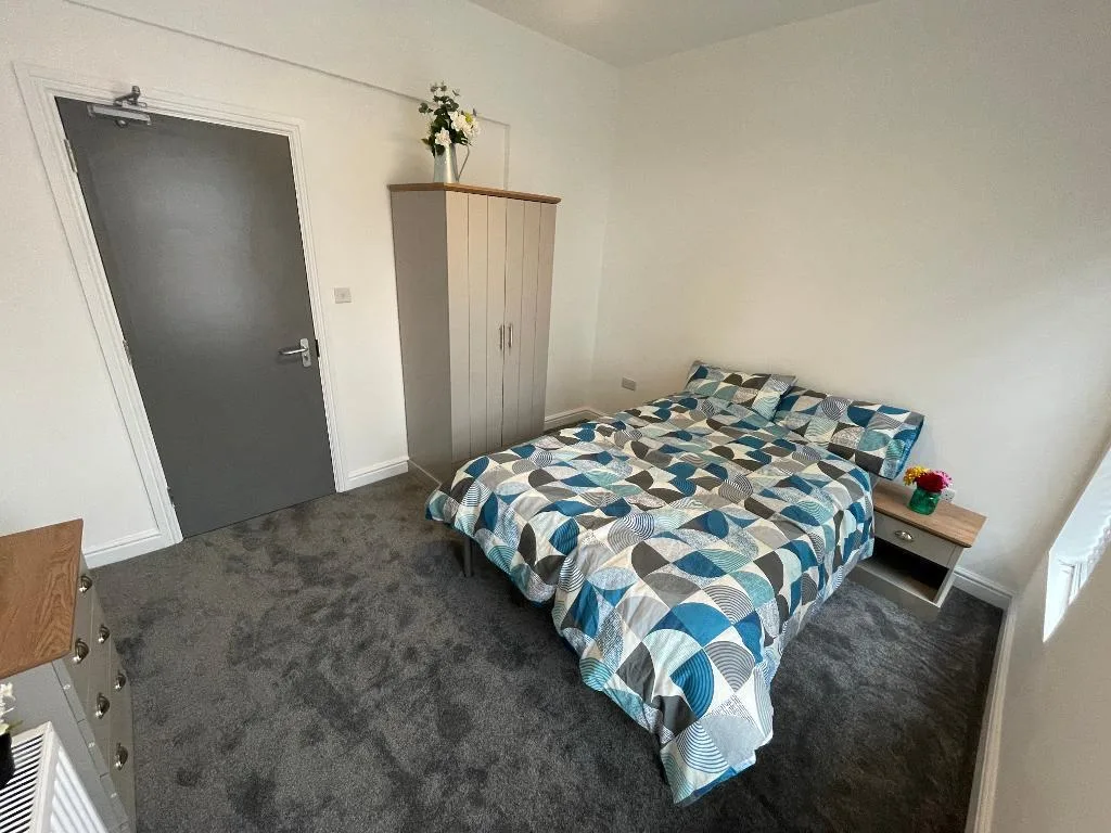 5 bedroom end of terrace house for rent
