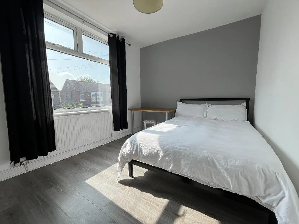 6 bedroom semi-detached house for rent
