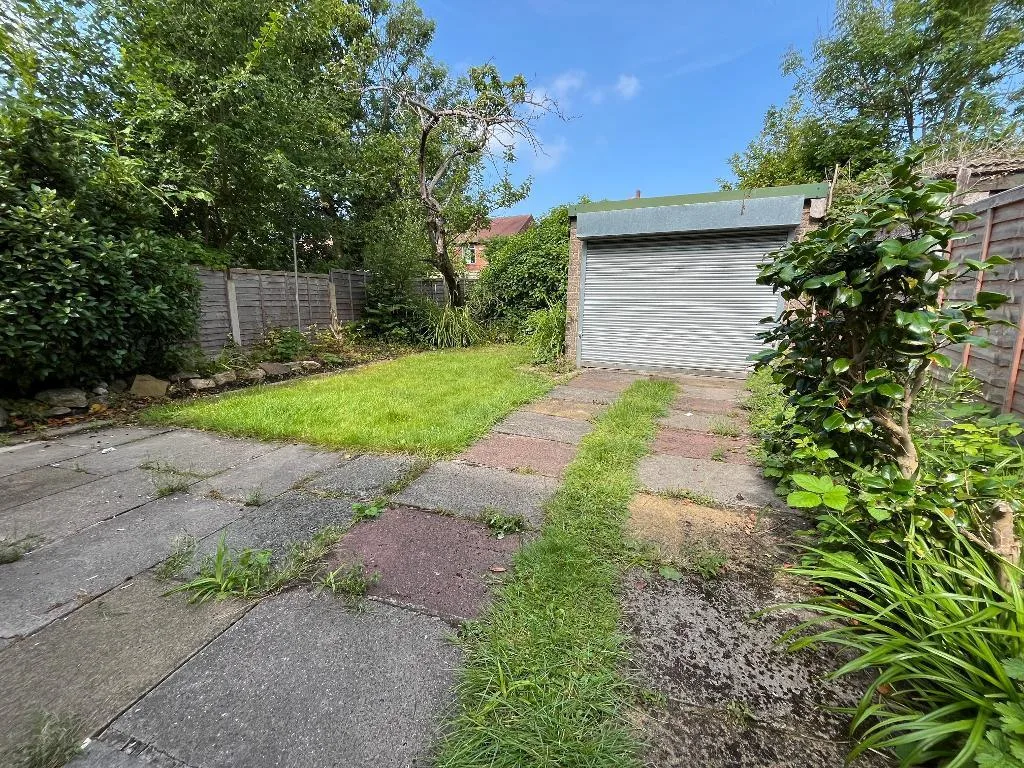 6 bedroom semi-detached house for rent