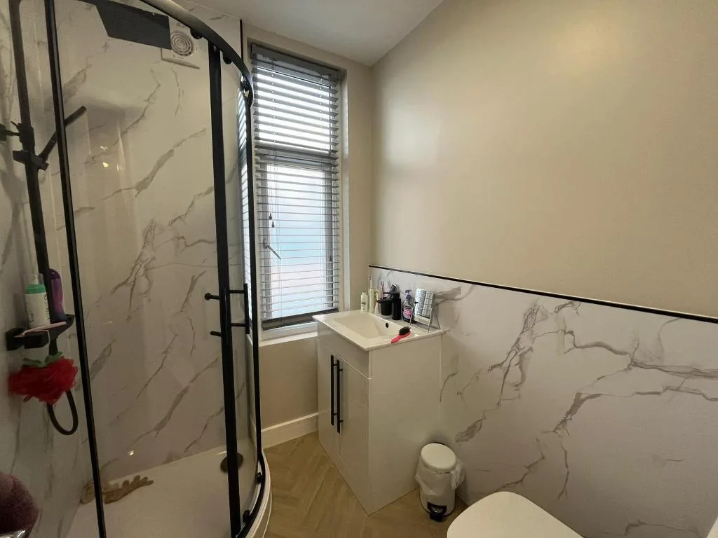 6 bedroom terraced house for rent