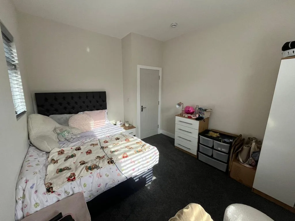 6 bedroom terraced house for rent