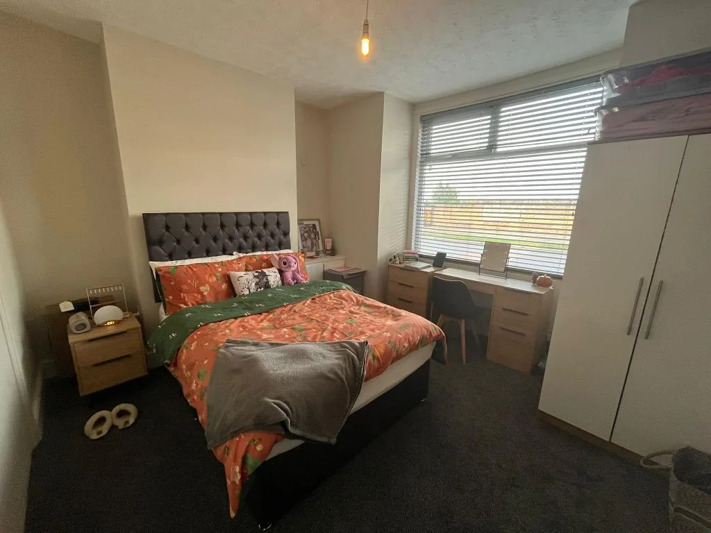 6 bedroom terraced house for rent