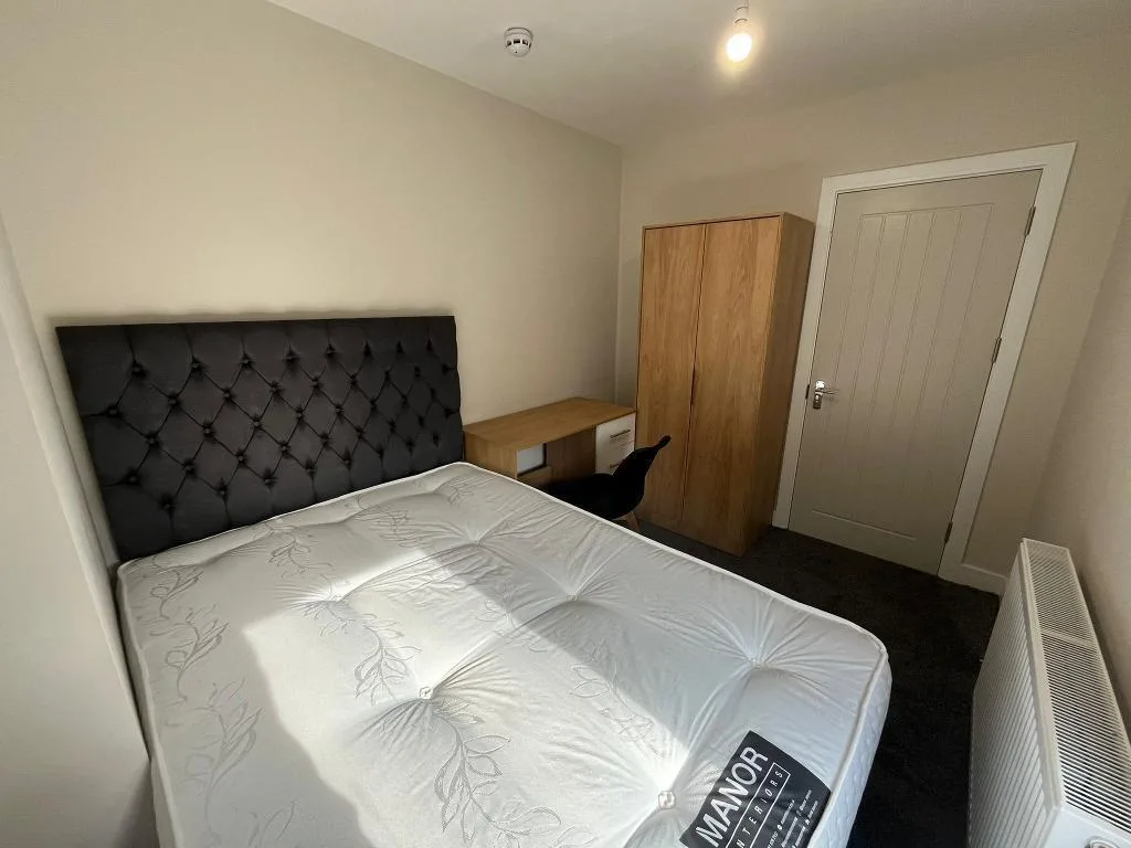6 bedroom terraced house for rent