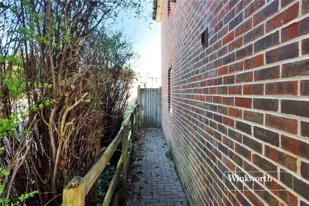 2 bedroom end of terrace house for rent
