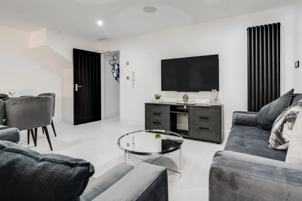 6 bedroom terraced house for rent