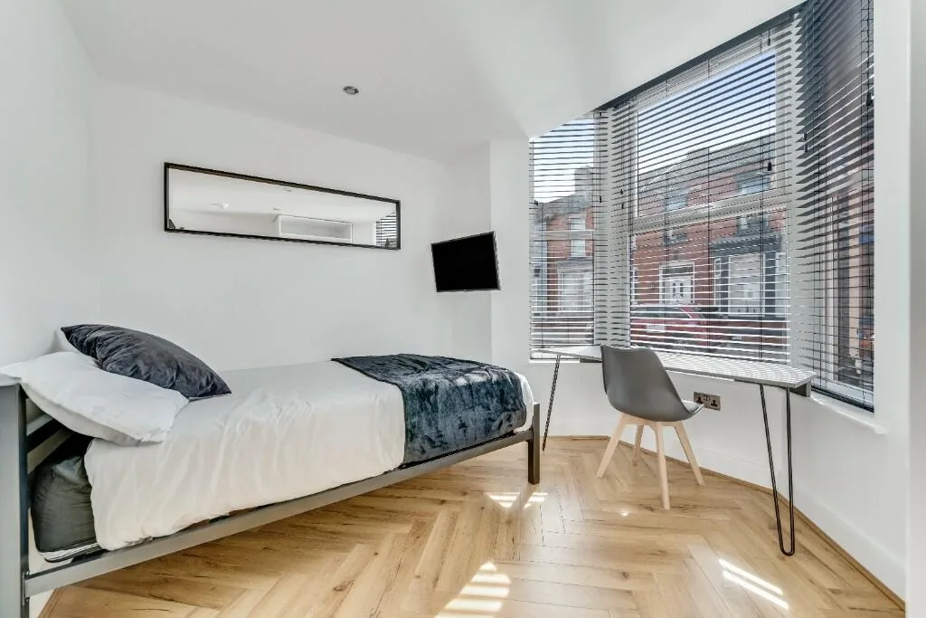 6 bedroom terraced house for rent
