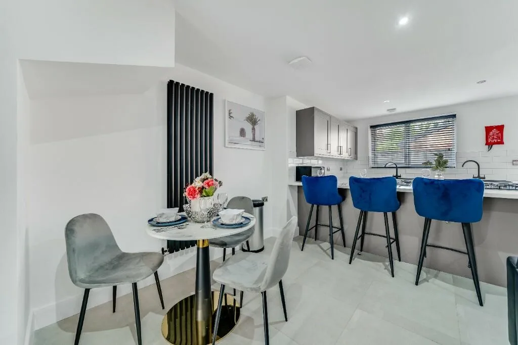 6 bedroom terraced house for rent