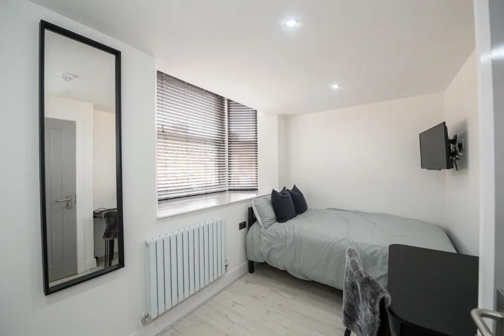 6 bedroom terraced house for rent