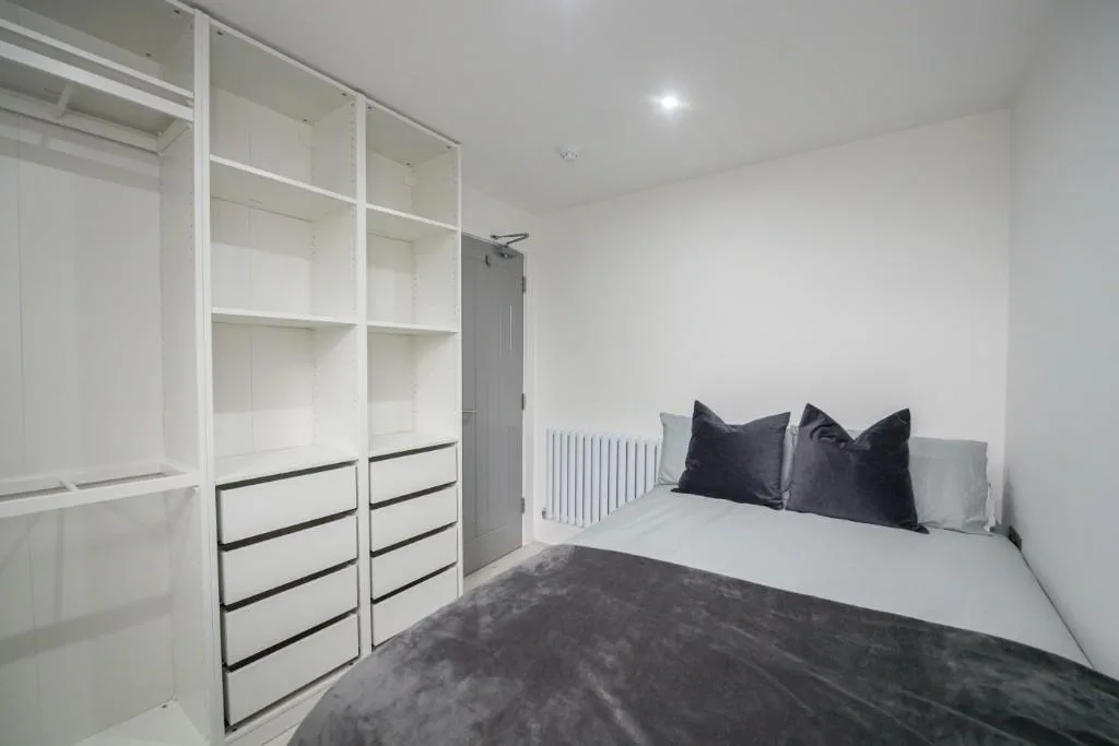 6 bedroom terraced house for rent