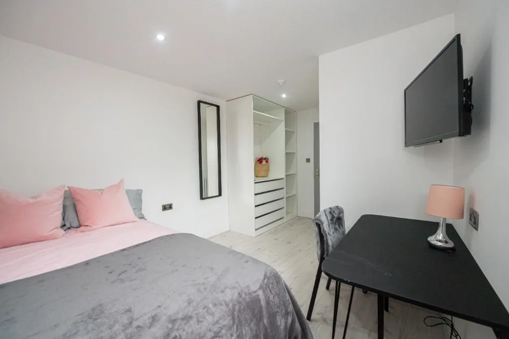 6 bedroom terraced house for rent