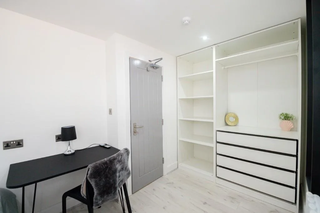 6 bedroom terraced house for rent