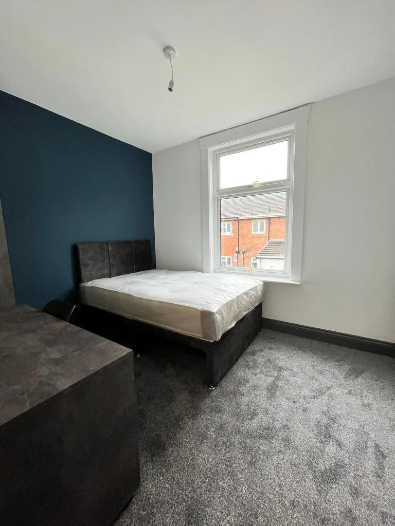 5 bedroom terraced house for rent