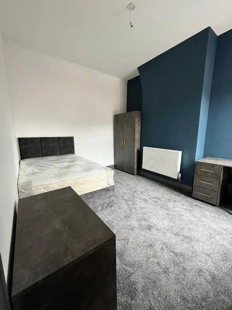 5 bedroom terraced house for rent