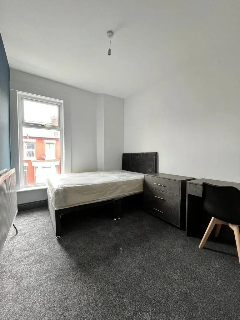 5 bedroom terraced house for rent