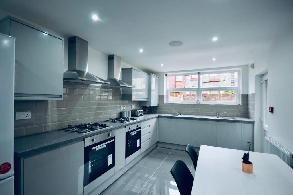 6 bedroom house for rent