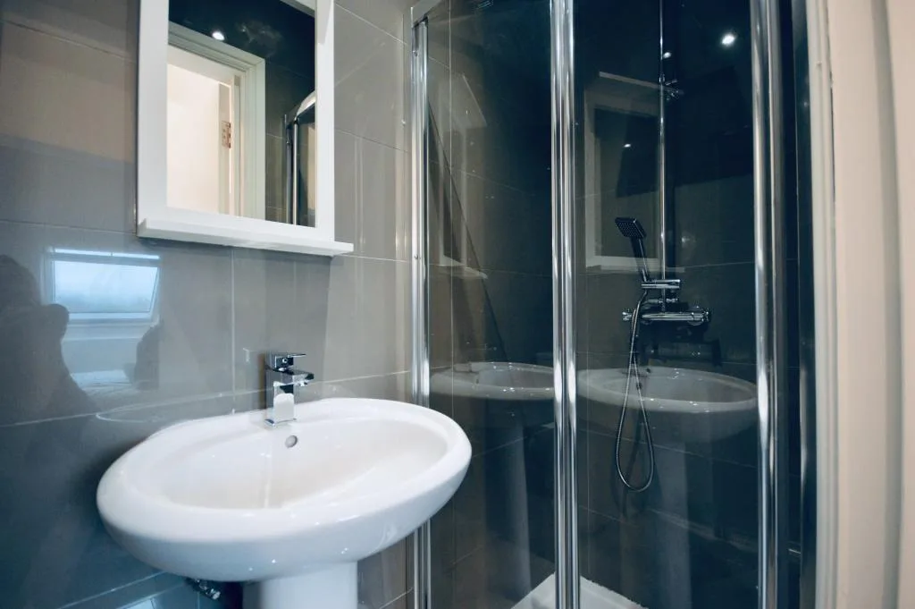 6 bedroom house for rent