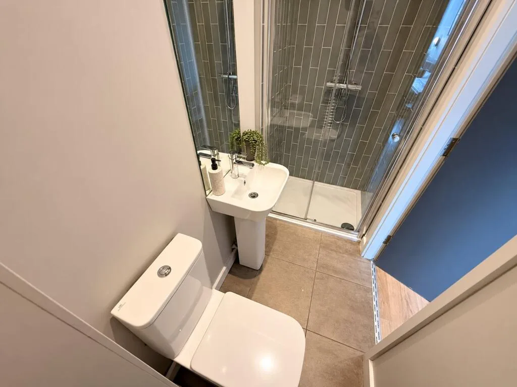 6 bedroom house for rent