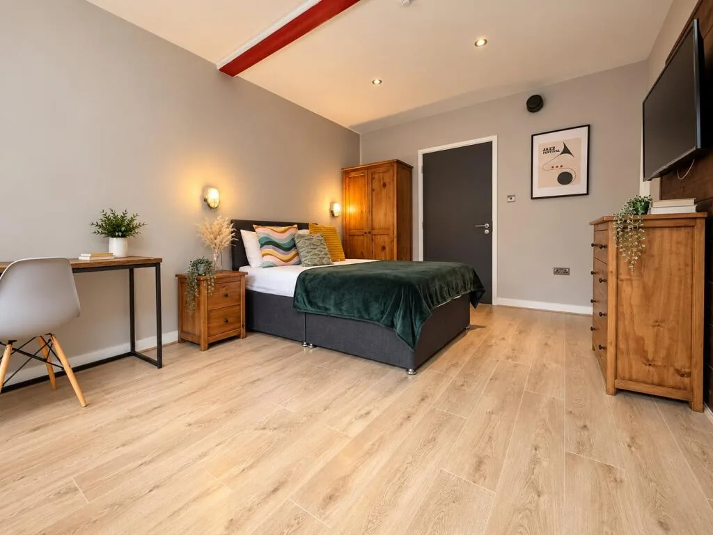 6 bedroom house for rent