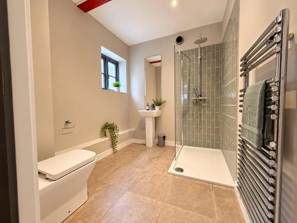 6 bedroom house for rent