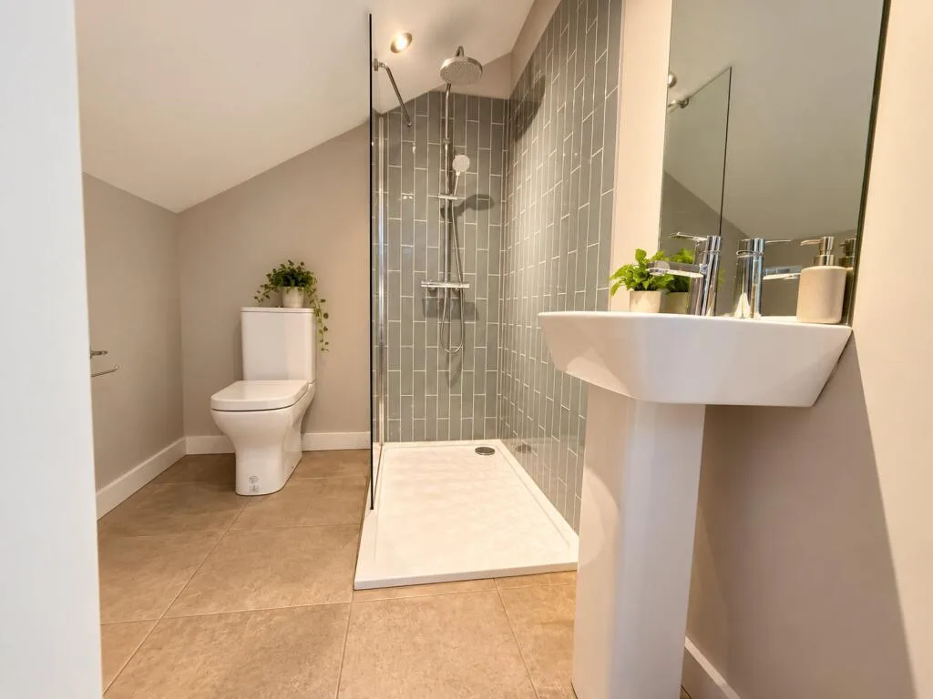 6 bedroom house for rent
