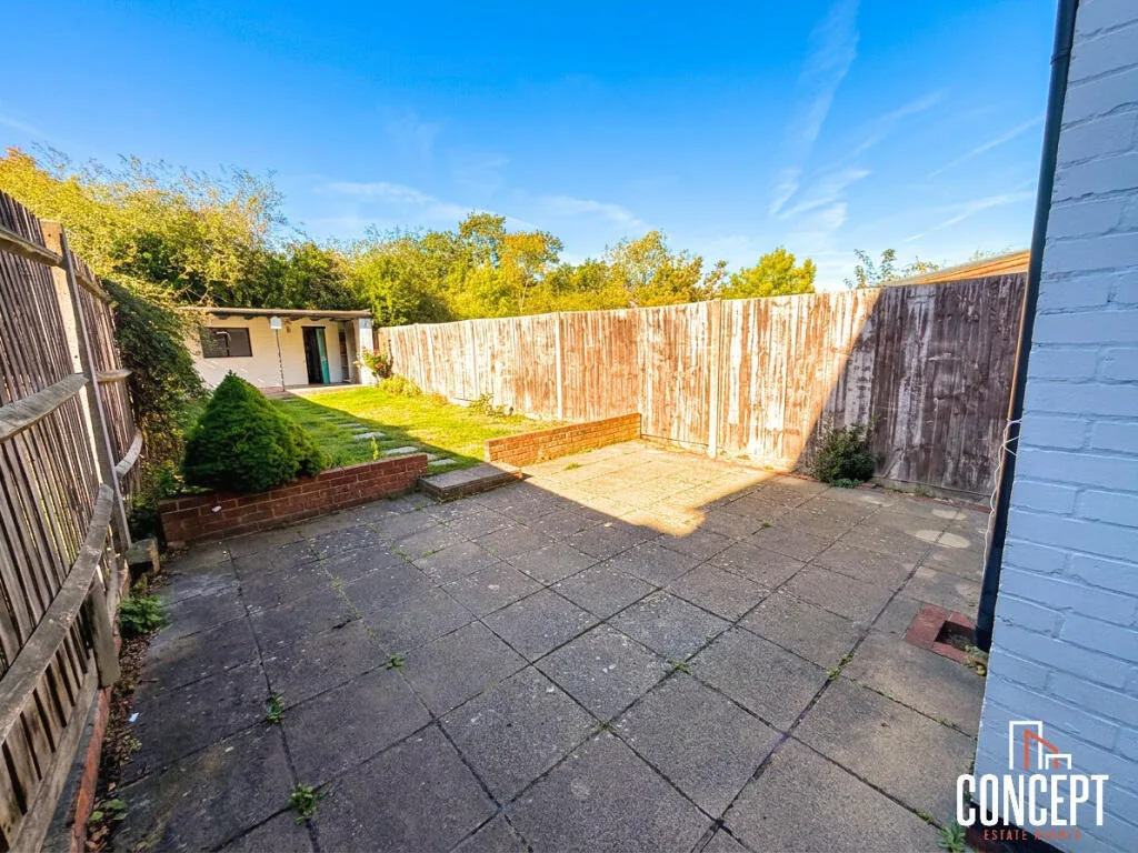 4 bedroom semi-detached house for rent