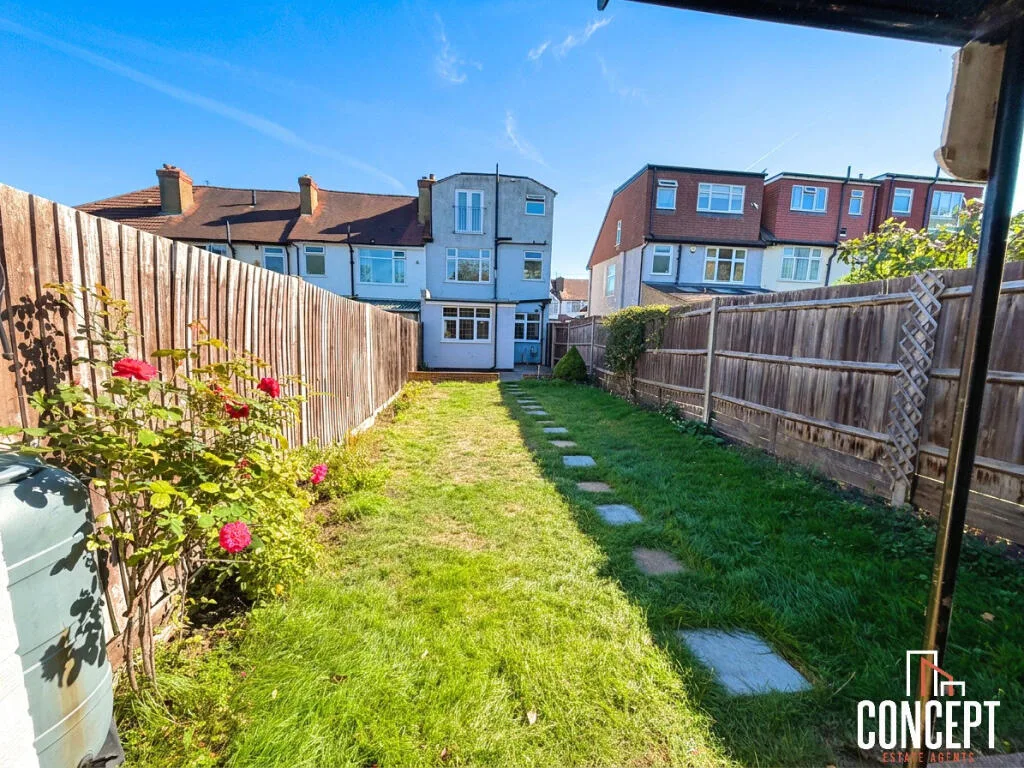 4 bedroom semi-detached house for rent