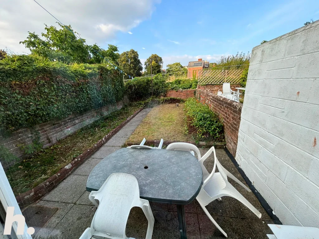 5 bedroom terraced house for rent
