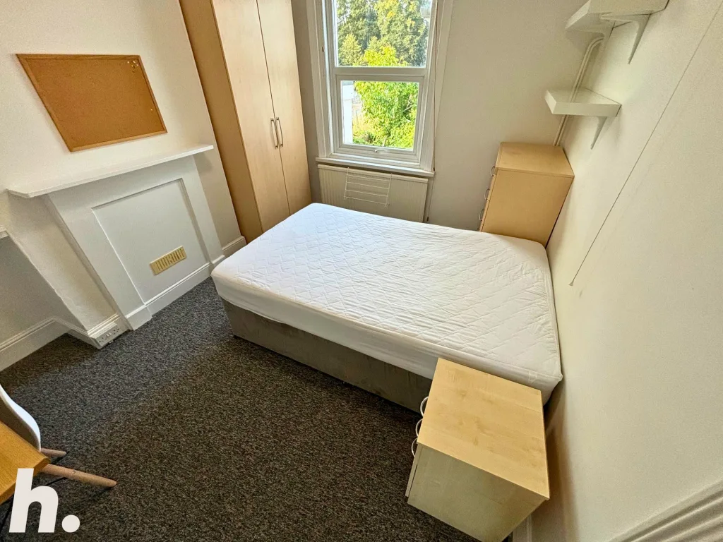 5 bedroom terraced house for rent