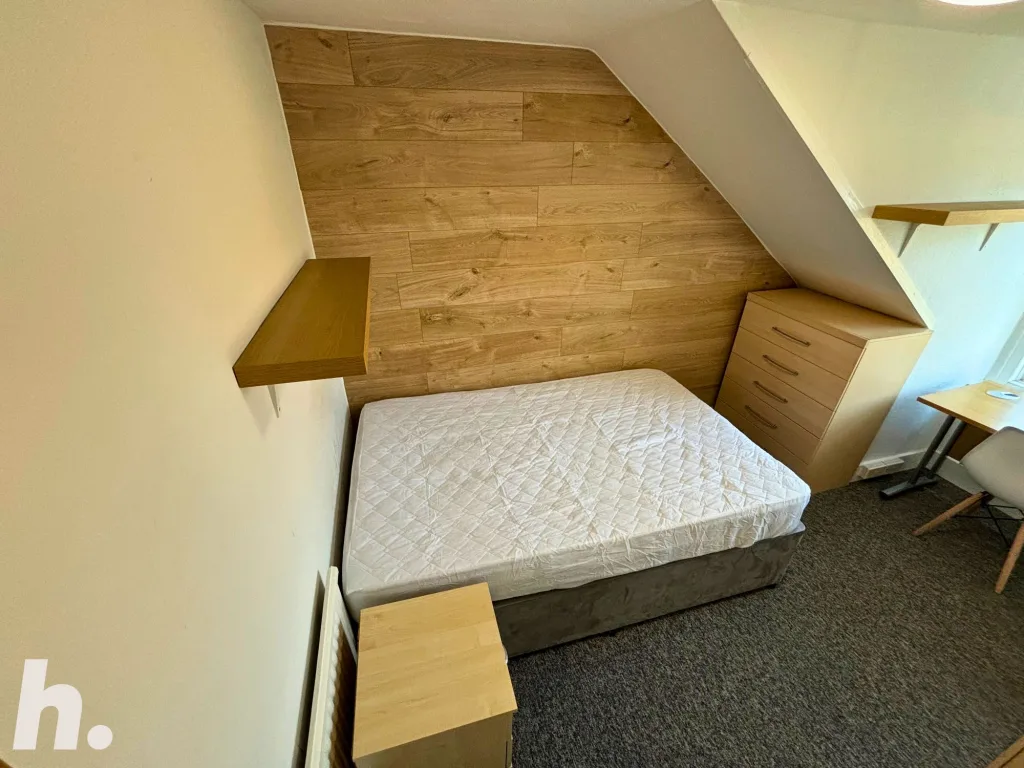 5 bedroom terraced house for rent