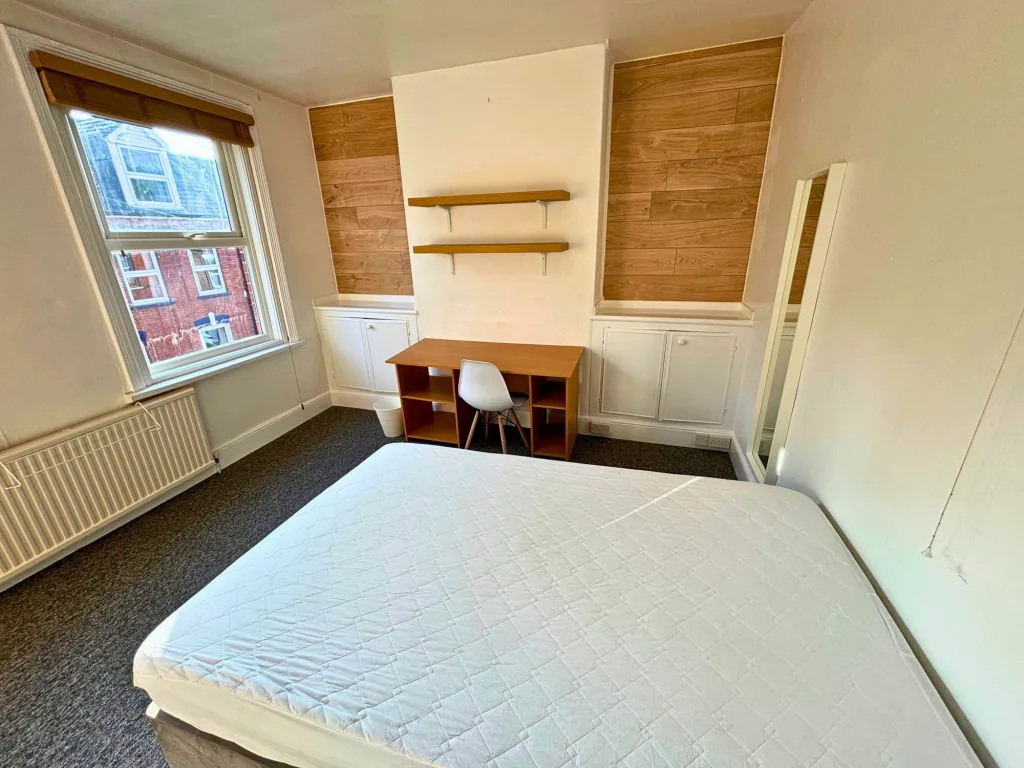 5 bedroom terraced house for rent