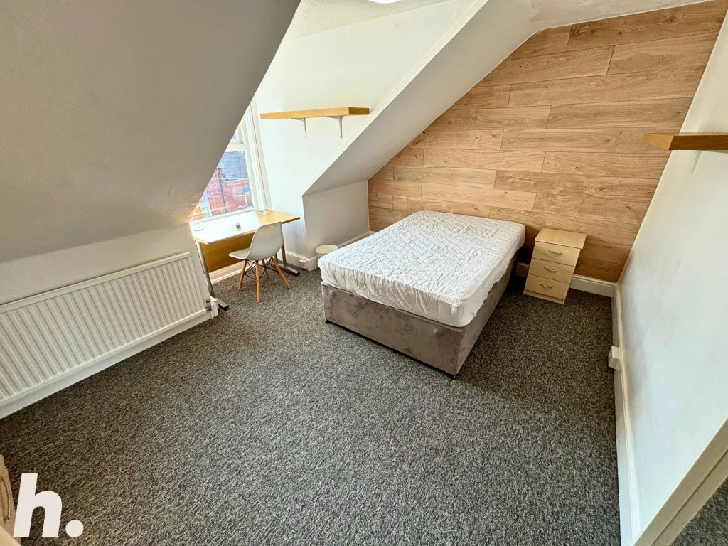 5 bedroom terraced house for rent