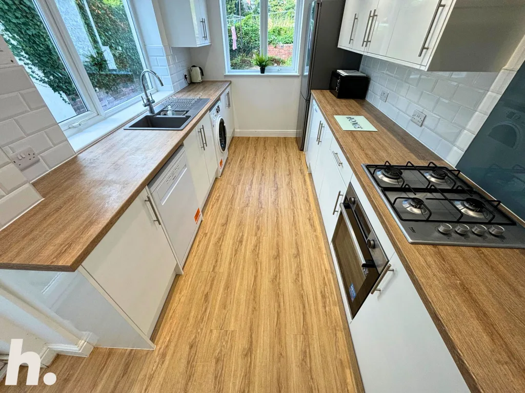 5 bedroom terraced house for rent