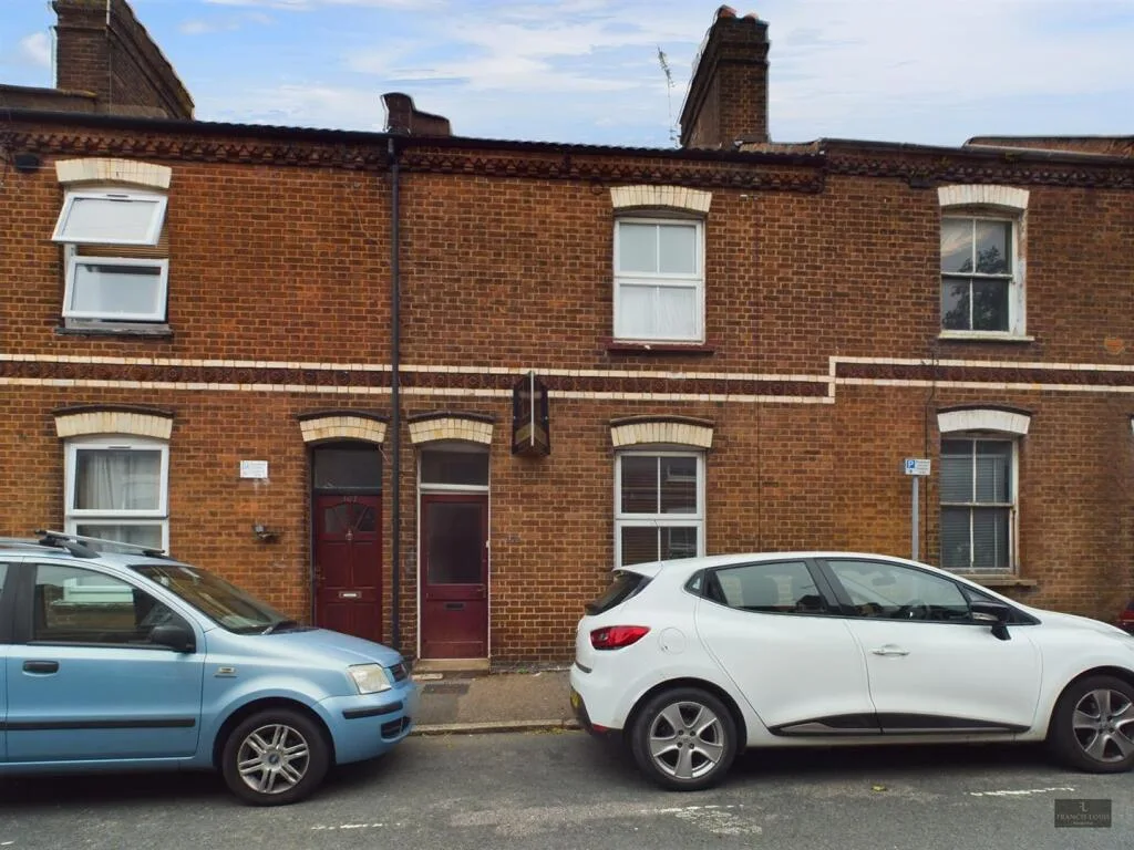 5 bedroom terraced house for rent