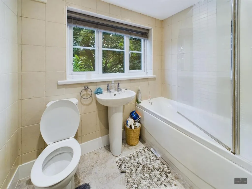 5 bedroom terraced house for rent