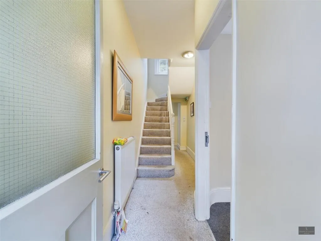 5 bedroom terraced house for rent