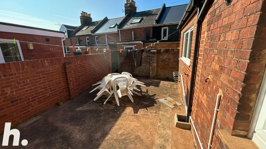 5 bedroom terraced house for rent