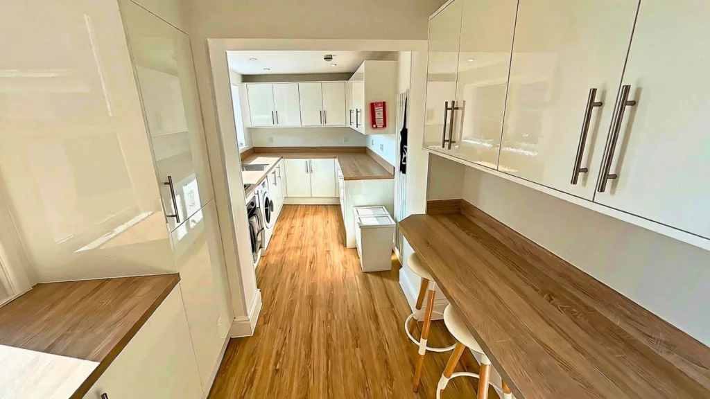 5 bedroom terraced house for rent