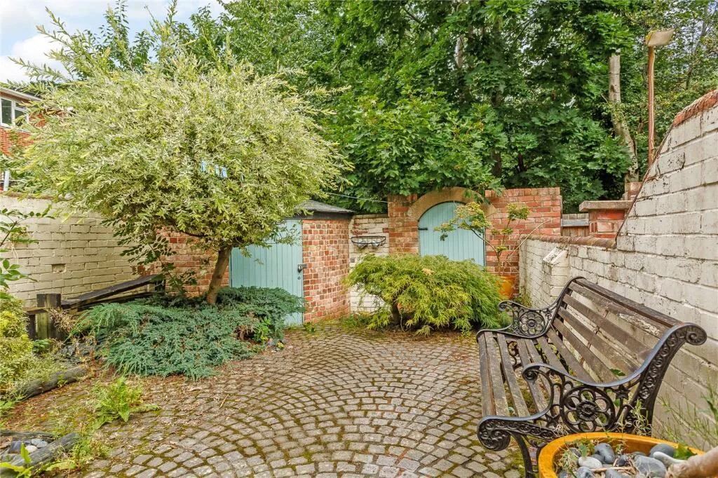 5 bedroom house for rent