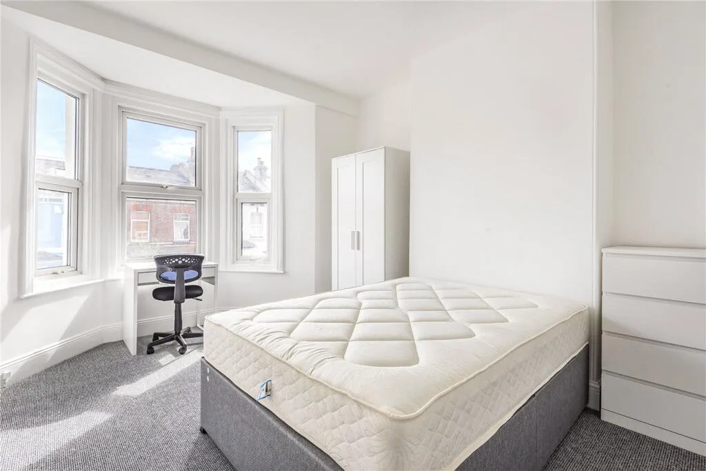 6 bedroom terraced house for rent