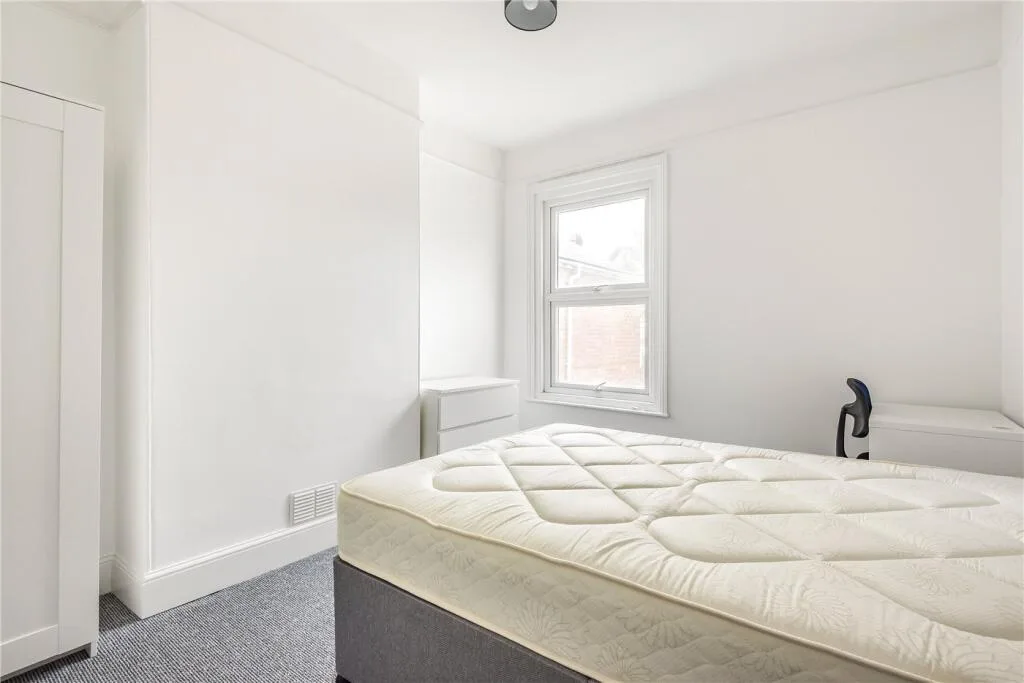 6 bedroom terraced house for rent