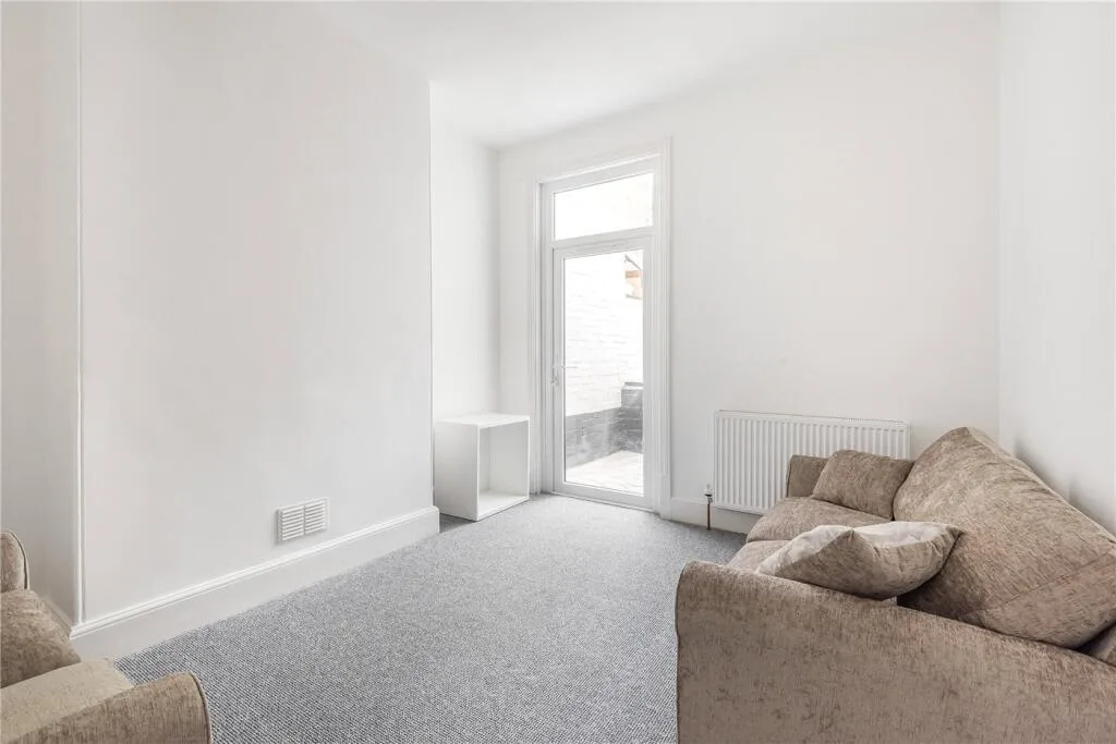6 bedroom terraced house for rent