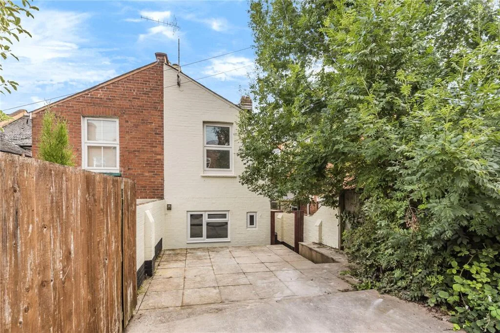 6 bedroom terraced house for rent