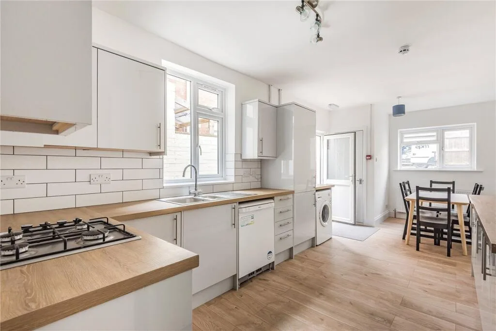 6 bedroom terraced house for rent