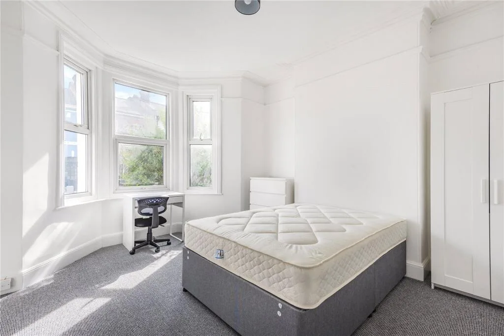 6 bedroom terraced house for rent
