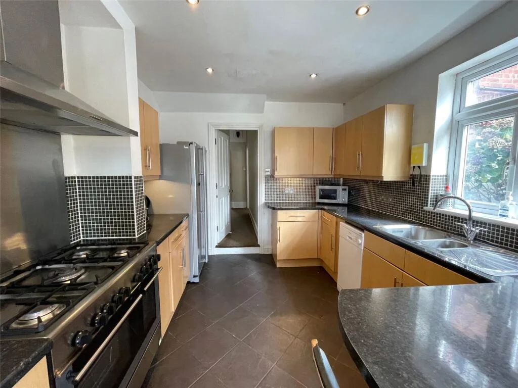 5 bedroom house for rent